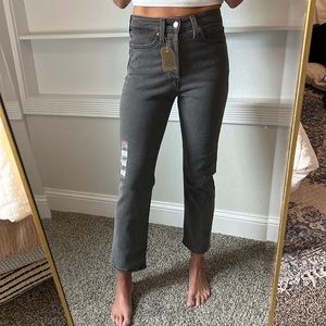 NWOT LEVI’S WEDGIE STRAIGHT JEAN